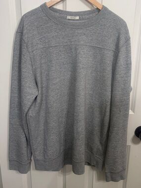 Abercrombie & Fitch Men's Heather Gray Crewneck Sweatshirt XL muscle fit.Classic